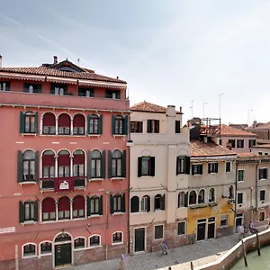 palazzo-schiavoni.hotelinveneto.com/